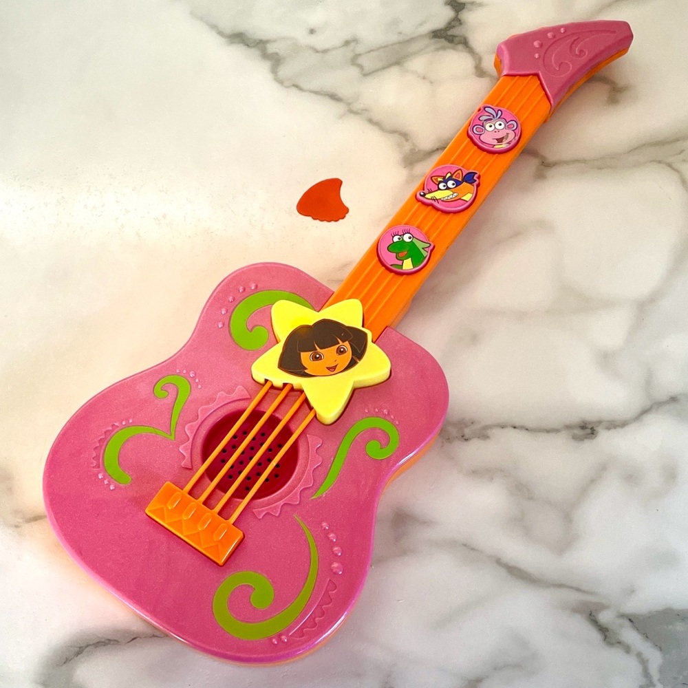 2009 Fisher Price Dora the Explorer Dora Tunes Guitar